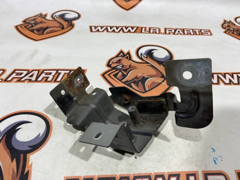 LR140283 Right wing bracket Land Rover Discovery Sport L550 (2015-) Used cost 20 € in stock 1 pcs.
