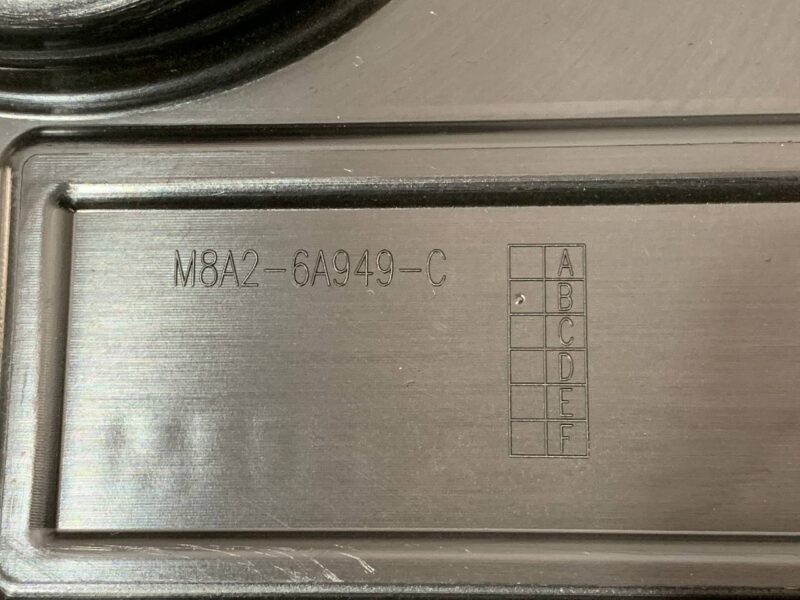 LR141299 Engine cover 2.0 D decorative Range Rover Velar L560 (2018-) used cost 100 € in stock 2 pcs.