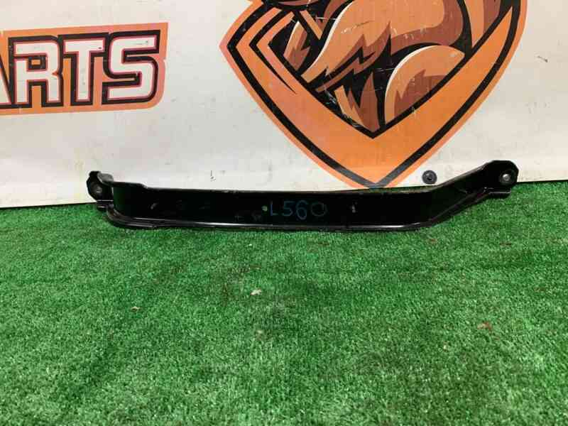 LR141728 Fuel tank clamp Range Rover Velar L560 (2018-) used cost 30 € in stock 2 pcs.