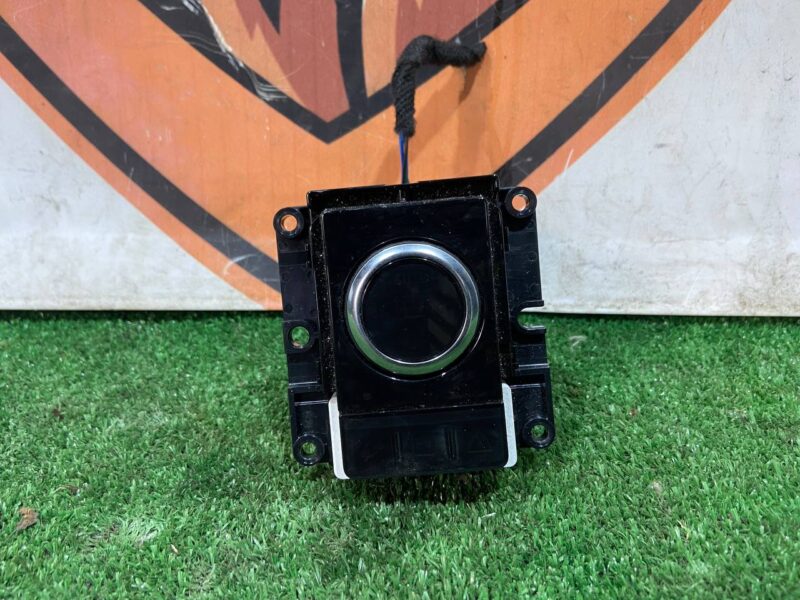 LR141847 Switch of the Land Rover Discovery 5 L462 (2017-) motion control system Used/Pre-owned cost  € in stock 1 pcs.