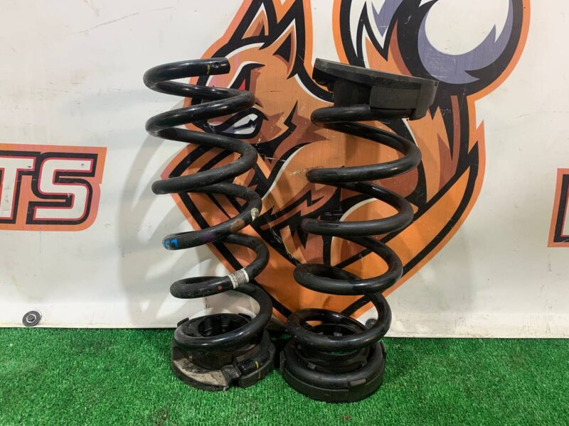 LR141910 Spring rear left/right Range Rover Velar L560 (2018-) used cost 50 € in stock 2 pcs.
