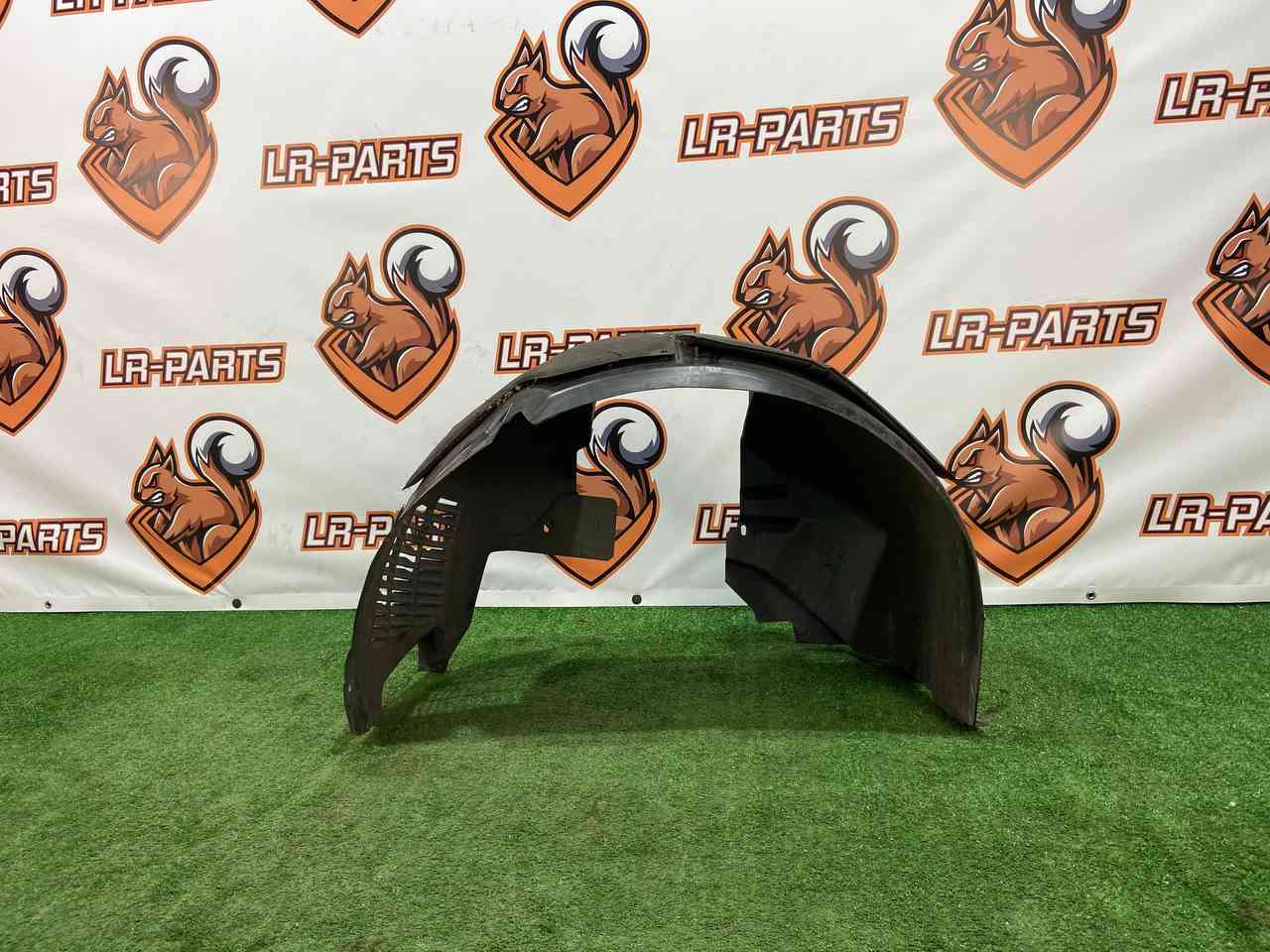 LR142090 Front left mudguard Range Rover Velar L560 (2018-) Used cost 160 € in stock 1 pcs.