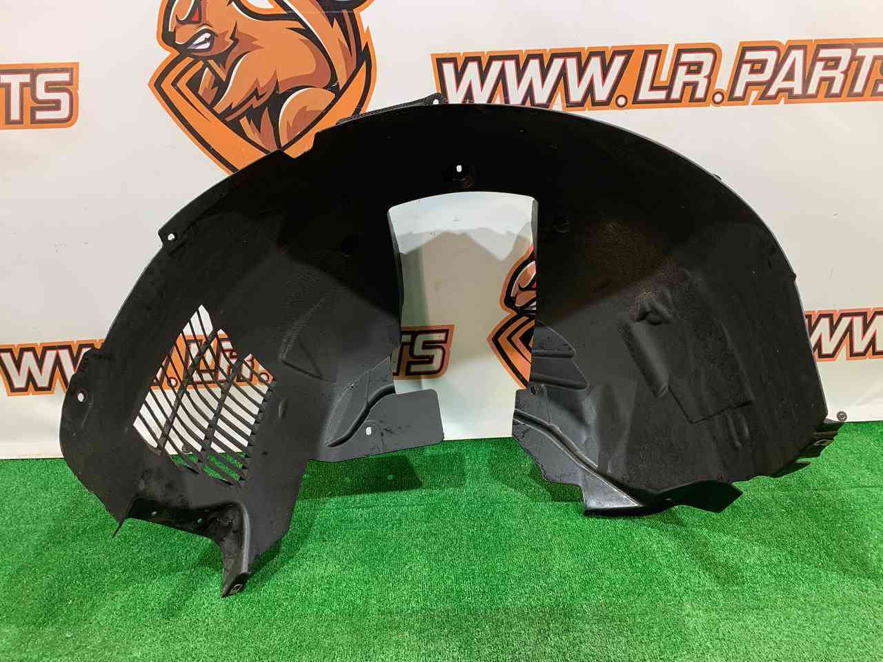 LR142090 Front left mudguard Range Rover Velar L560 (2018-) Used - Image 12