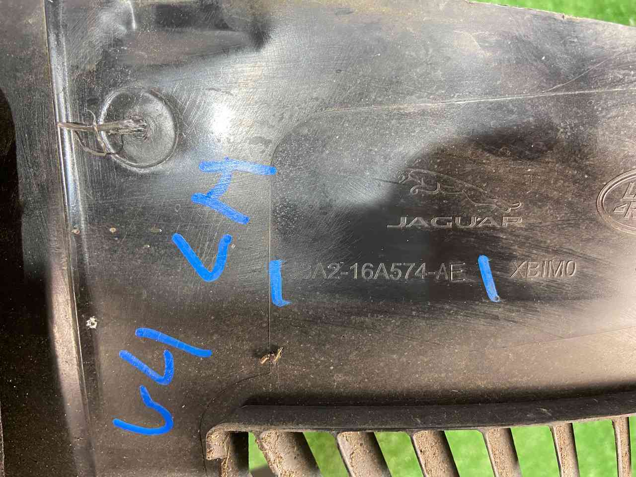 LR142090 Front left mudguard Range Rover Velar L560 (2018-) Used cost 160 € in stock 1 pcs.