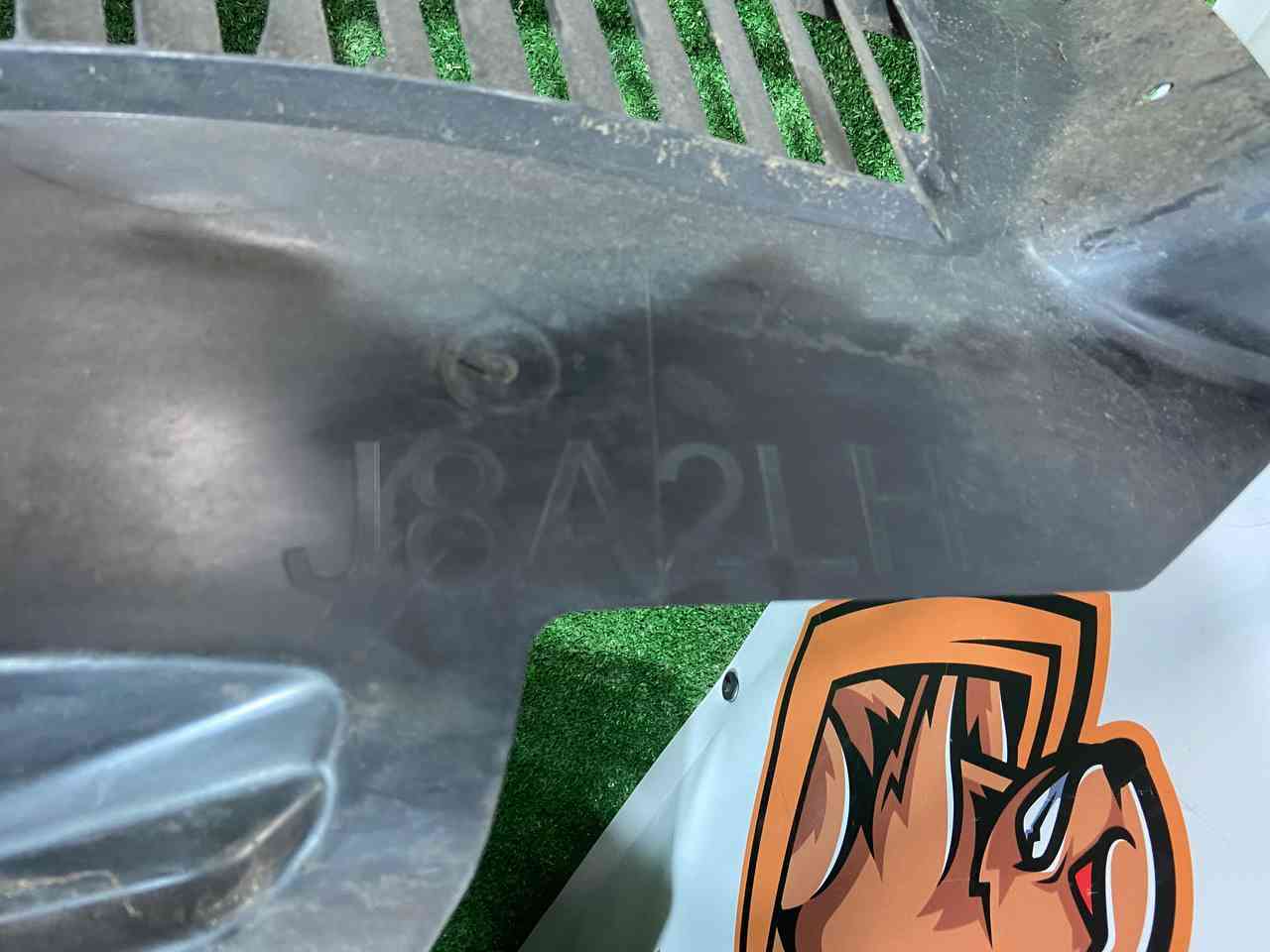 LR142090 Front left mudguard Range Rover Velar L560 (2018-) Used cost 160 € in stock 1 pcs.