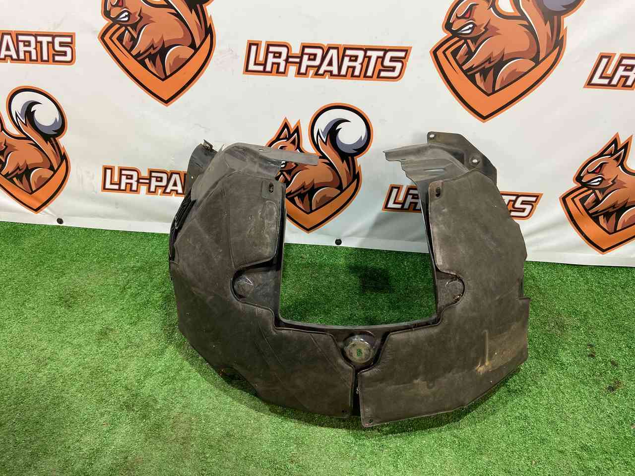 LR142090 Front left mudguard Range Rover Velar L560 (2018-) Used cost 160 € in stock 1 pcs.