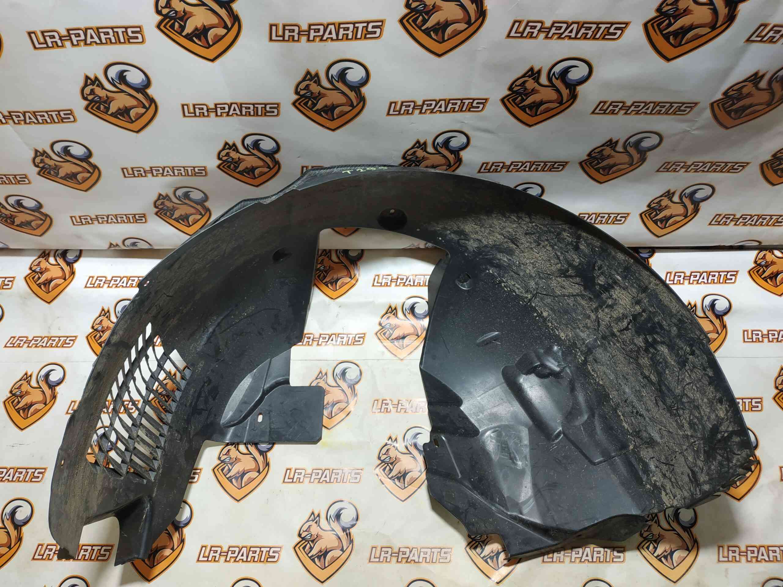 LR142090 Front left mudguard Range Rover Velar L560 (2018-) Used cost 160 € in stock 1 pcs.