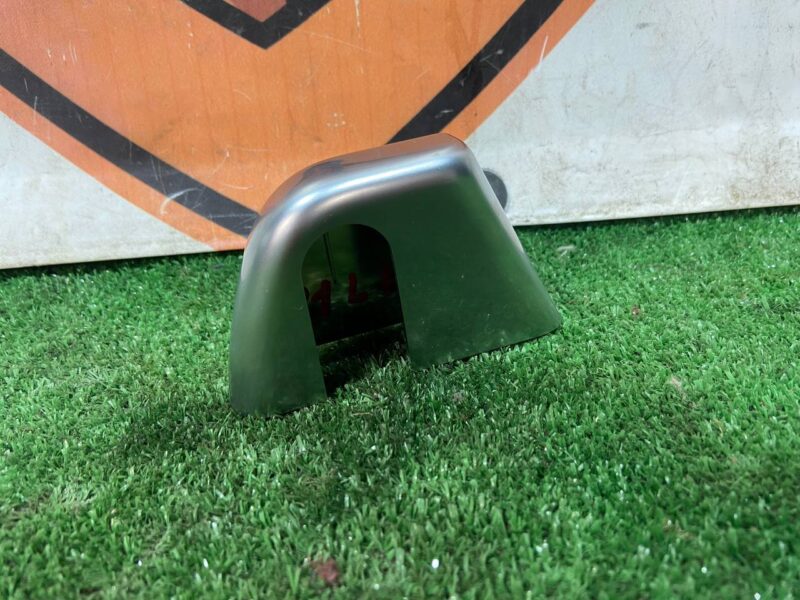 LR142742 Console hinge cover left Land Rover Discovery 5 L462 (2017-) used cost 30 € in stock 1 pcs.