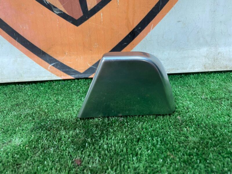 LR142742 Console hinge cover left Land Rover Discovery 5 L462 (2017-) used cost 30 € in stock 1 pcs.