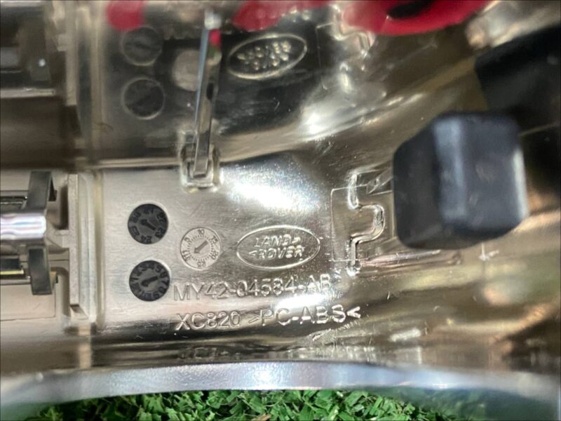LR142742 Console hinge cover left Land Rover Discovery 5 L462 (2017-) used cost 30 € in stock 1 pcs.