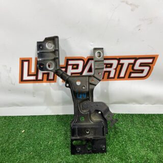 LR143160 Front bumper mounting bracket right Range Rover Velar L560 (2018-) Used cost 45 € in stock 1 pcs.