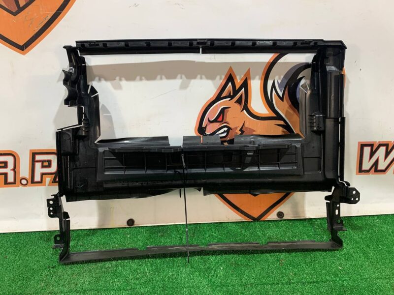 LR152424 Ventilation deflector Range Rover Velar L560 (2018-) Used cost 122,3 € in stock 1 pcs.