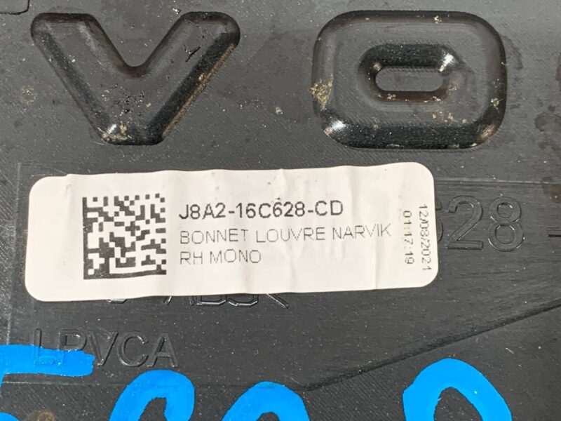LR153964 Hood grille right Range Rover Velar L560 (2018-) Used cost 75 € in stock 1 pcs.