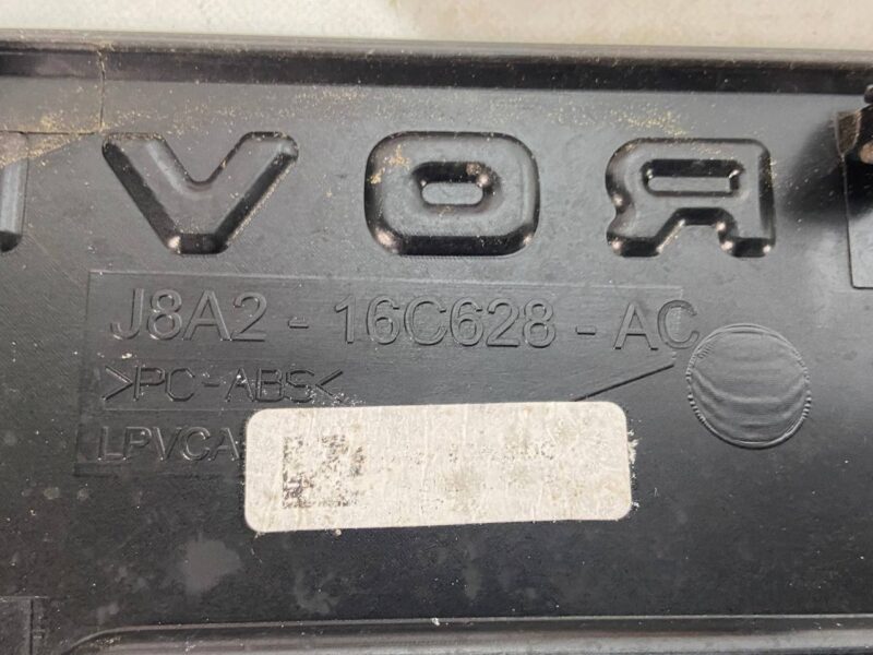 LR153965 Hood ventilation deflector right Range Rover Velar L560 (2018-) Used cost 75 € in stock 3 pcs.
