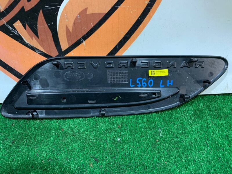 LR153967 Hood grille left Range Rover Velar L560 (2018-) Used cost 75 € in stock 1 pcs.