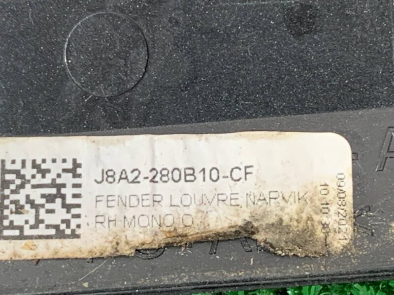 LR153971 Right wing molding Range Rover Velar L560 (2018-) Used cost 70 € in stock 2 pcs.