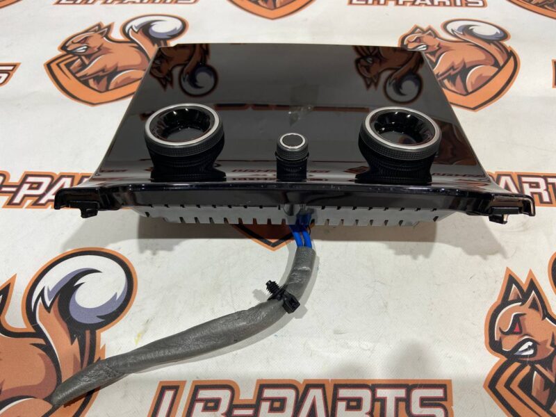 LR156770 Climate Control Unit Range Rover Velar L560 (2018-) Used cost 400 € in stock 1 pcs.