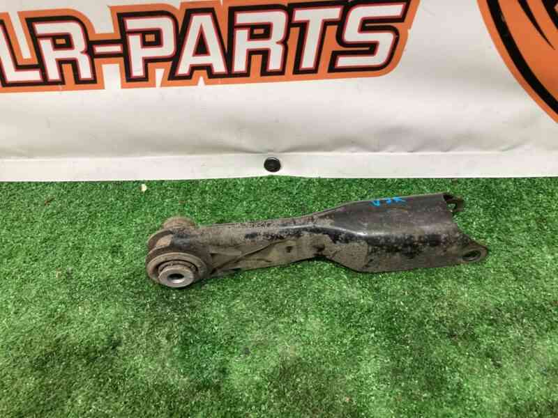 LR163128 Rear Suspension Arm Right Front Lower Range Rover L405 (2013-2021) Used cost 30 € in stock 5 pcs.