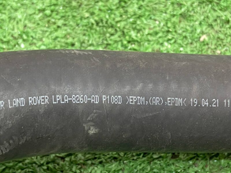 LR171870 Upper cooling pipe 3.0D Range Rover Sport L494 (2014-2022) USED cost 30 € in stock 1 pcs.
