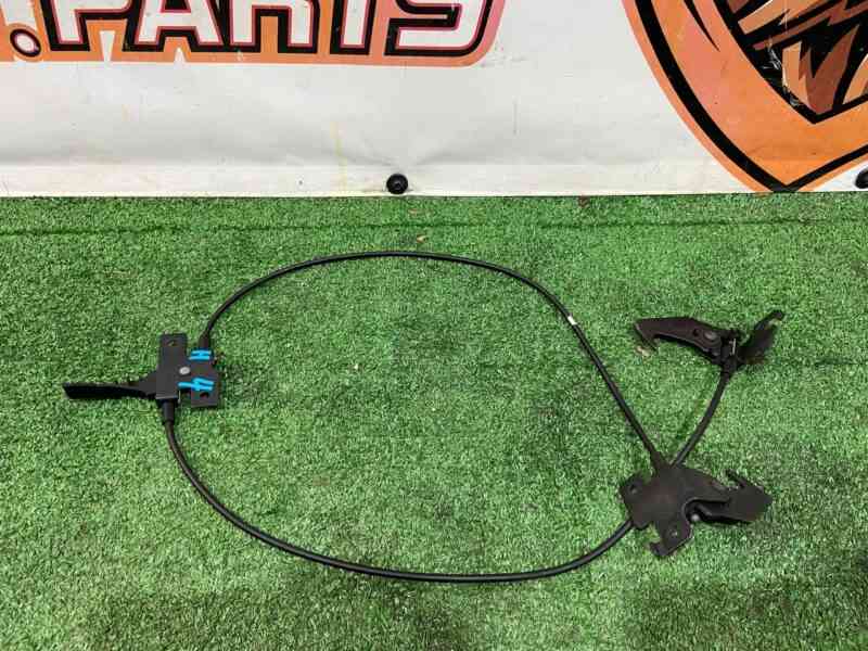 T2H24630 Bonnet cable between hooks Jaguar F-Pace X761 (2017-) Used cost 18 € in stock 16 pcs.