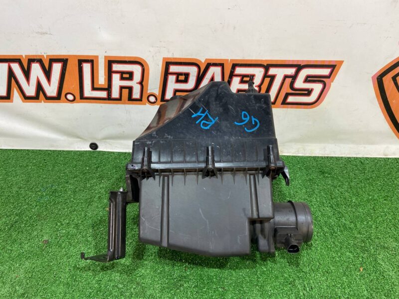 T2H25978 Air filter housing right Jaguar F-Pace X761 (2017-) USED cost 250 € in stock 2 pcs.