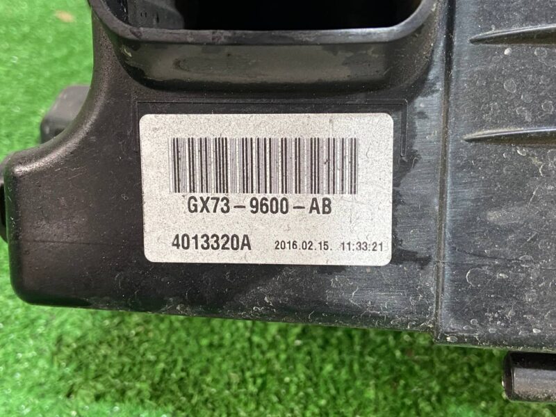 T2H25978 Air filter housing right Jaguar F-Pace X761 (2017-) USED cost 250 € in stock 2 pcs.