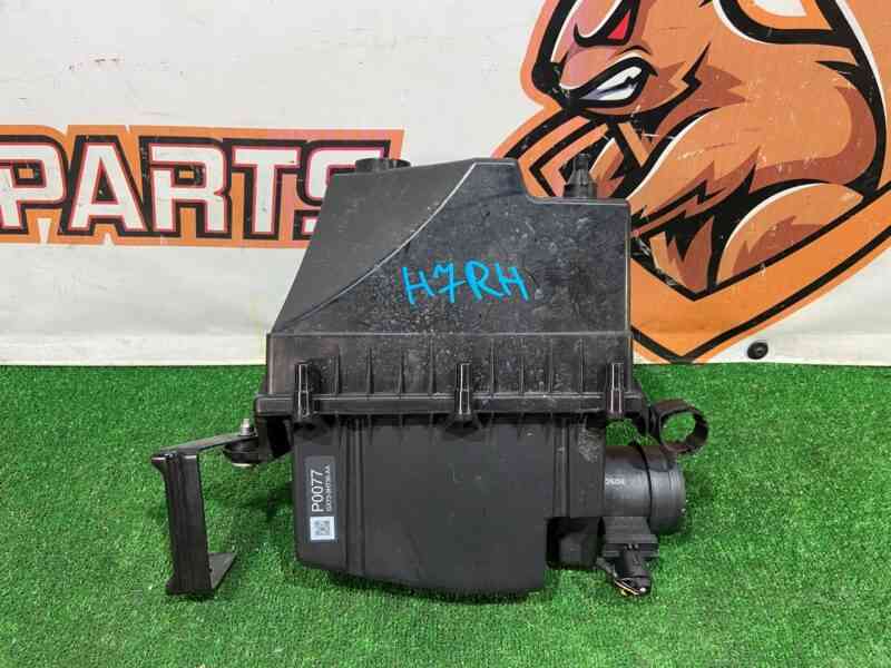 T2H25978 Air filter housing right Jaguar F-Pace X761 (2017-) USED cost 250 € in stock 2 pcs.