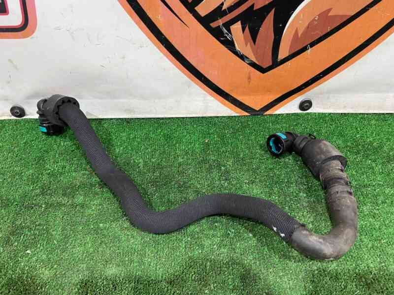 T2H28579 Coolant hose Jaguar F-Pace X761 (2017-) used cost 35 € in stock 1 pcs.