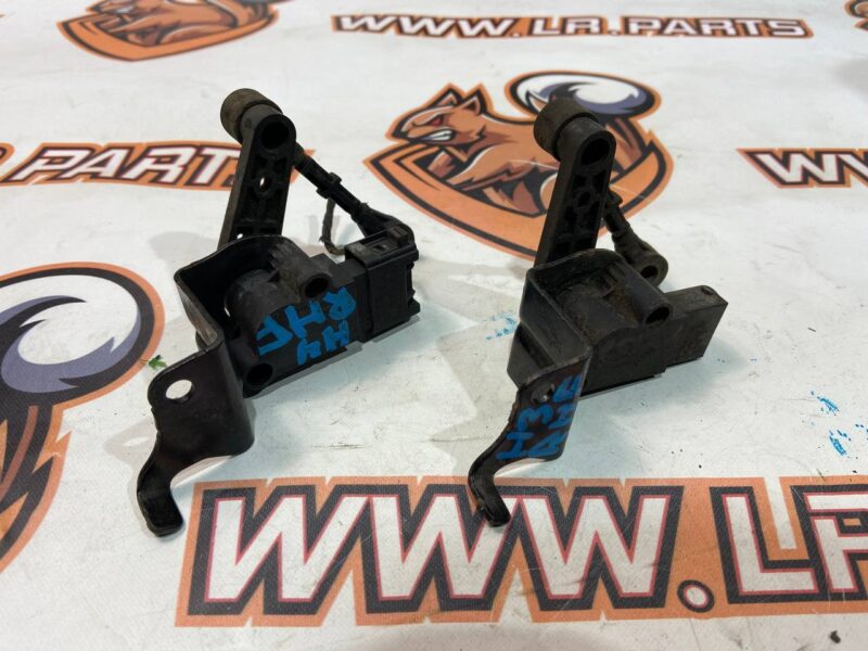 T2H3166 Body position sensor front right Jaguar F-Pace Used cost 50 € in stock 2 pcs.
