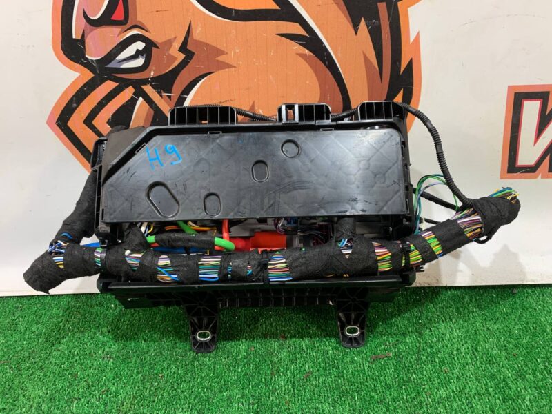T2H38697 Main fuse box Jaguar F-Pace X761 (2017-) USED cost 150 € in stock 3 pcs.