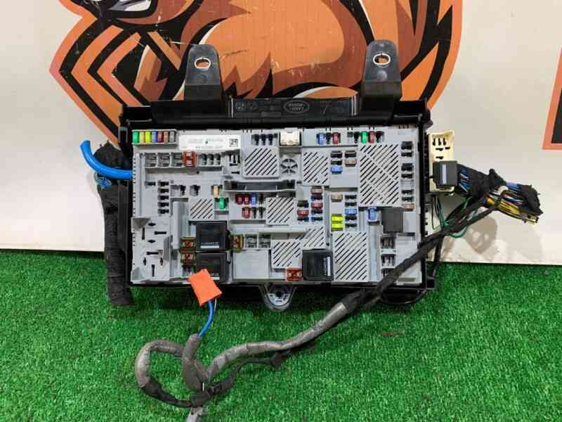 T2H38697 Main fuse box Jaguar F-Pace X761 (2017-) USED cost 150 € in stock 3 pcs.