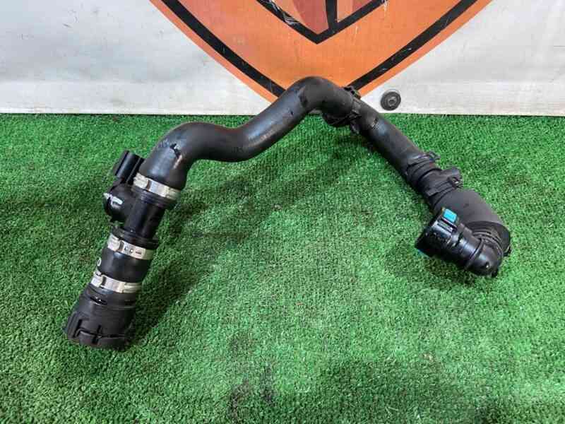 T2H44511 Radiator hose return Jaguar F-Pace X761 (2017-) used cost 50 € in stock 4 pcs.