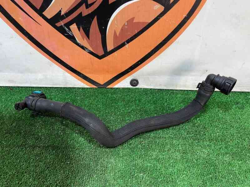 T2H44567 Radiator hose to coolant separator Jaguar F-Pace X761 (2017-) used cost 30 € in stock 6 pcs.
