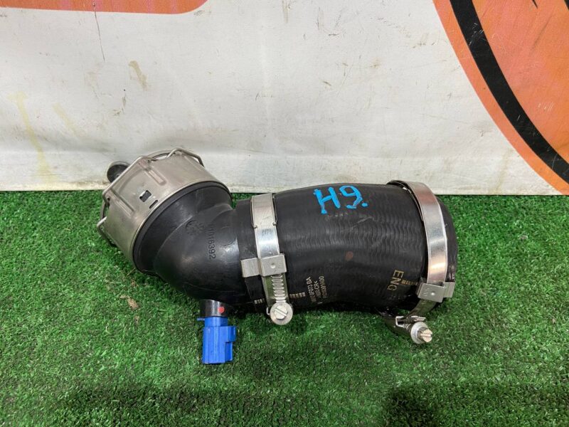 T2H45687 Intercooler inlet hose Jaguar F-Pace X761 (2017-) Used cost 50 € in stock 4 pcs.