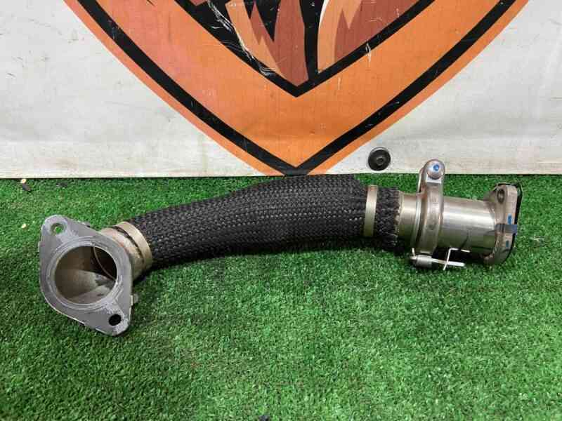T2H45746 EGR pipe from the exhaust pipe to the cooler Jaguar F-Pace X761 (2017-) used cost 60 € in stock 2 pcs.