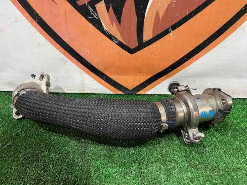 T2H45746 EGR pipe from the exhaust pipe to the cooler Jaguar F-Pace X761 (2017-) used cost 60 € in stock 2 pcs.