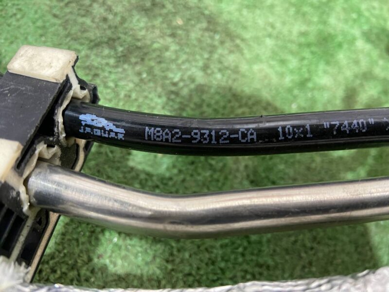 T2H46555 Fuel pipe Jaguar F-Pace X761 (2017-) used cost 45 € in stock 2 pcs.