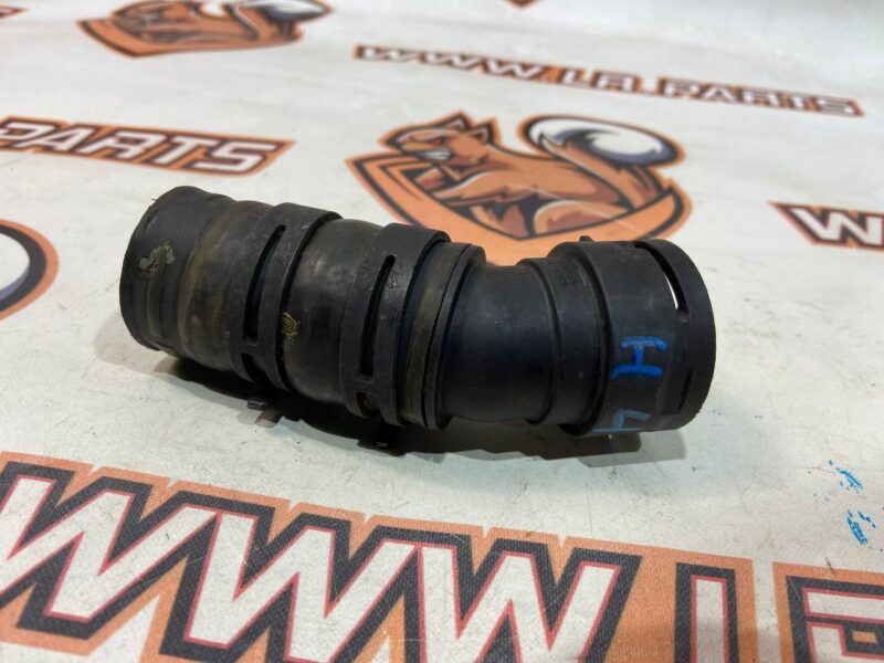 T2H6199 Radiator hose Jaguar F-Pace X761 (2017-) used cost 35 € in stock 2 pcs.