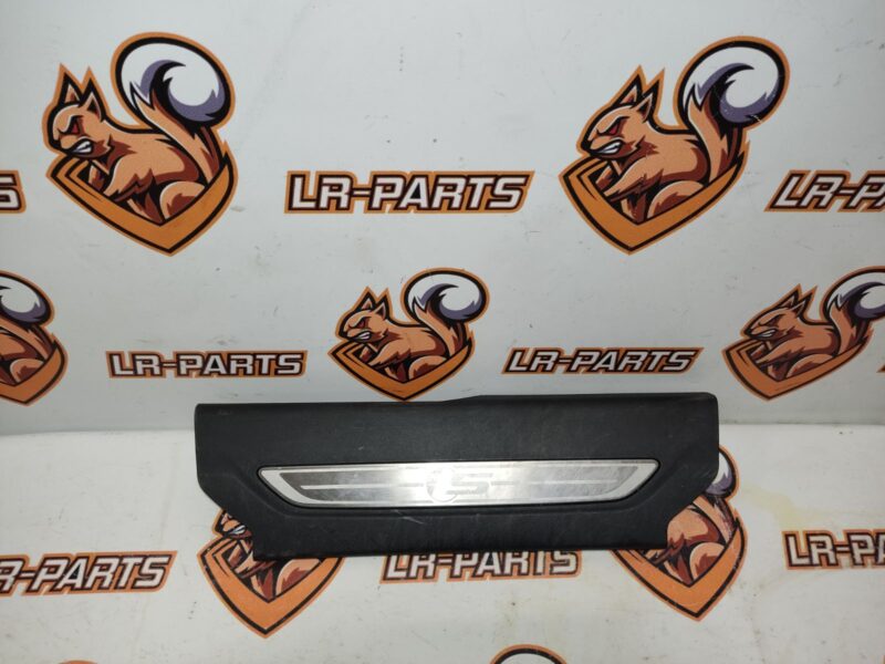T4A13201AAM Door sill front right Jaguar F-Pace X761 used cost 50 € in stock 1 pcs.