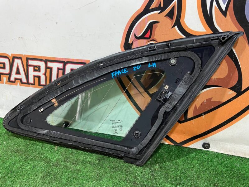 T4A13421 Rear left body glass Jaguar F-Pace X761 (2017-) Used cost 200 € in stock 1 pcs.
