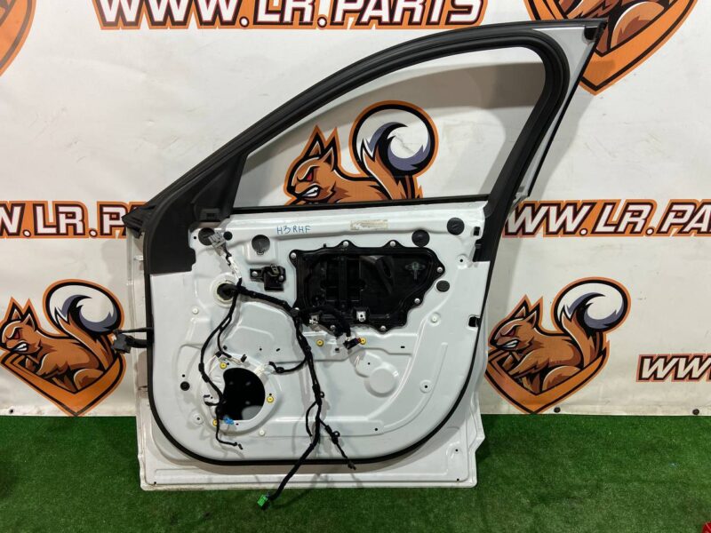 T4A1368 Door front right Jaguar F-Pace Used cost 540 € in stock 4 pcs.
