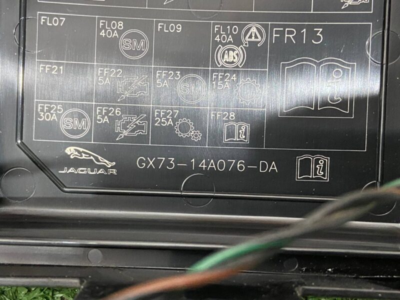 T4A14656.1 Engine compartment fuse box / JAGUAR F-PACE relay board Used - Image 12