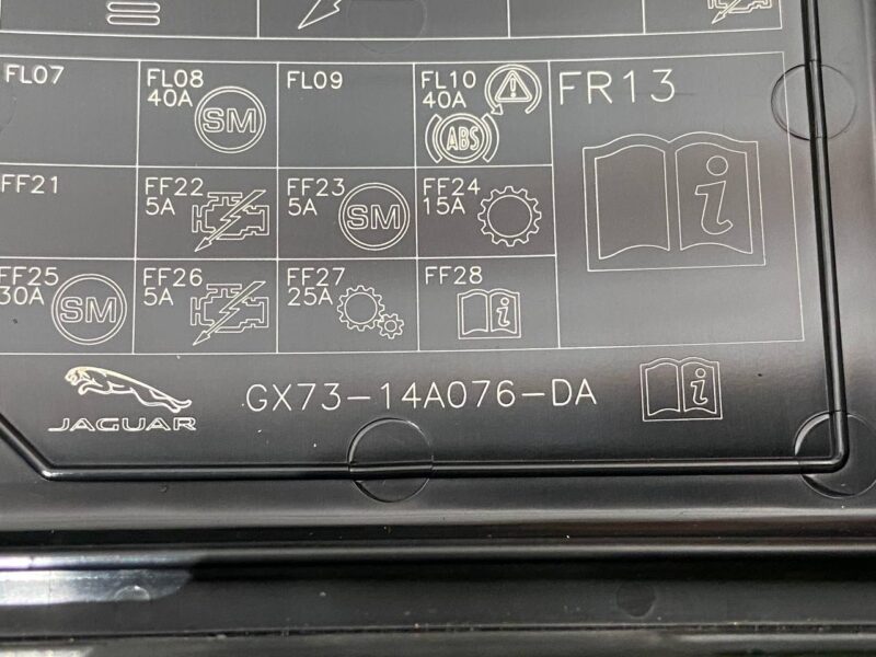 T4A14656.1 Engine compartment fuse box / JAGUAR F-PACE relay board Used - Image 16