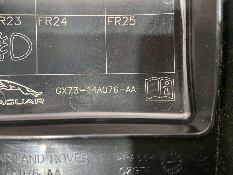 T4A14656.1 Engine compartment fuse box / JAGUAR F-PACE relay board Used - Image 17