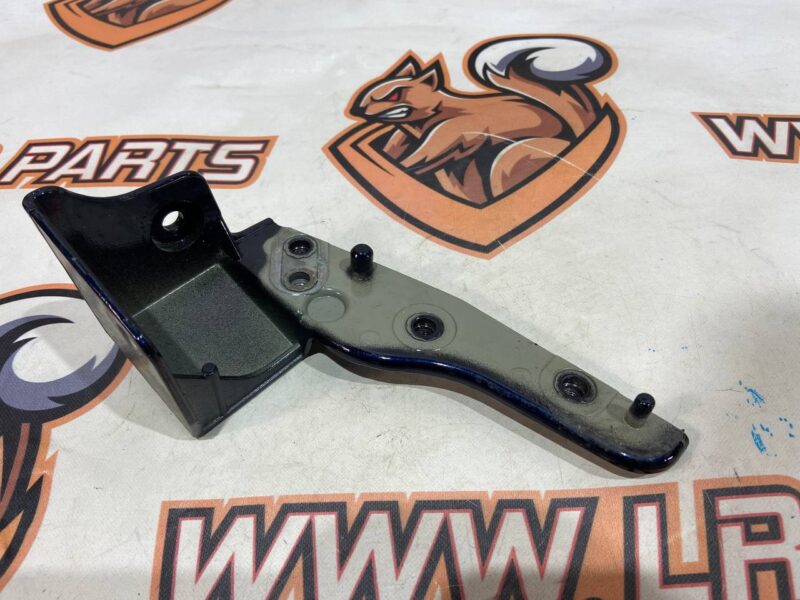 T4A15484 Wing bracket left Jaguar F-Pace X761 (2017-) USED cost 35 € in stock 1 pcs.