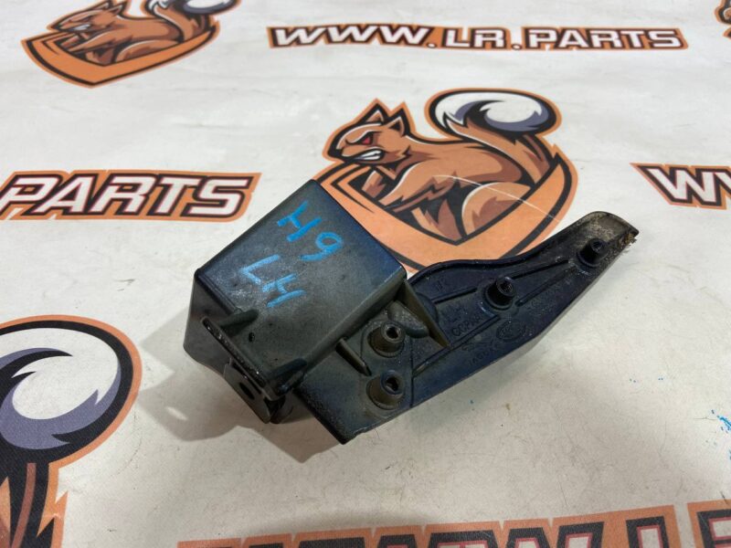 T4A15484 Wing bracket left Jaguar F-Pace X761 (2017-) USED cost 35 € in stock 1 pcs.