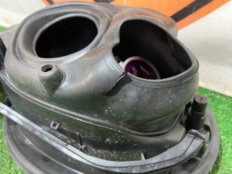T4A15695KIT Used JAGUAR F-PACE tank hatch - Image 15