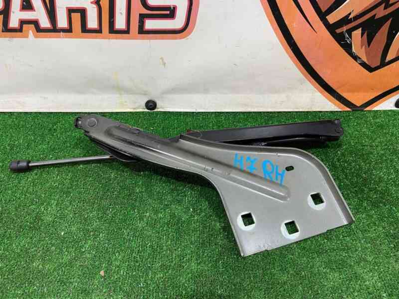 T4A1898 Bonnet hinge right Jaguar F-Pace X761 (2017-) Used - Image 13