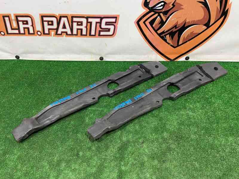 T4A29848 Wing seal right Jaguar F-Pace X761 (2017-) used cost 20 € in stock 4 pcs.