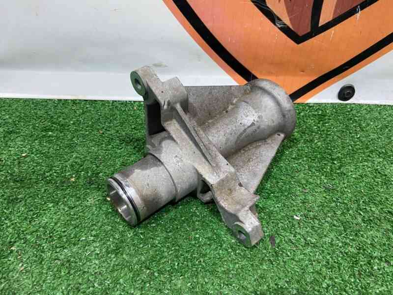 T4A29926 Used JAGUAR F-PACE intermediate shaft bracket - Image 16